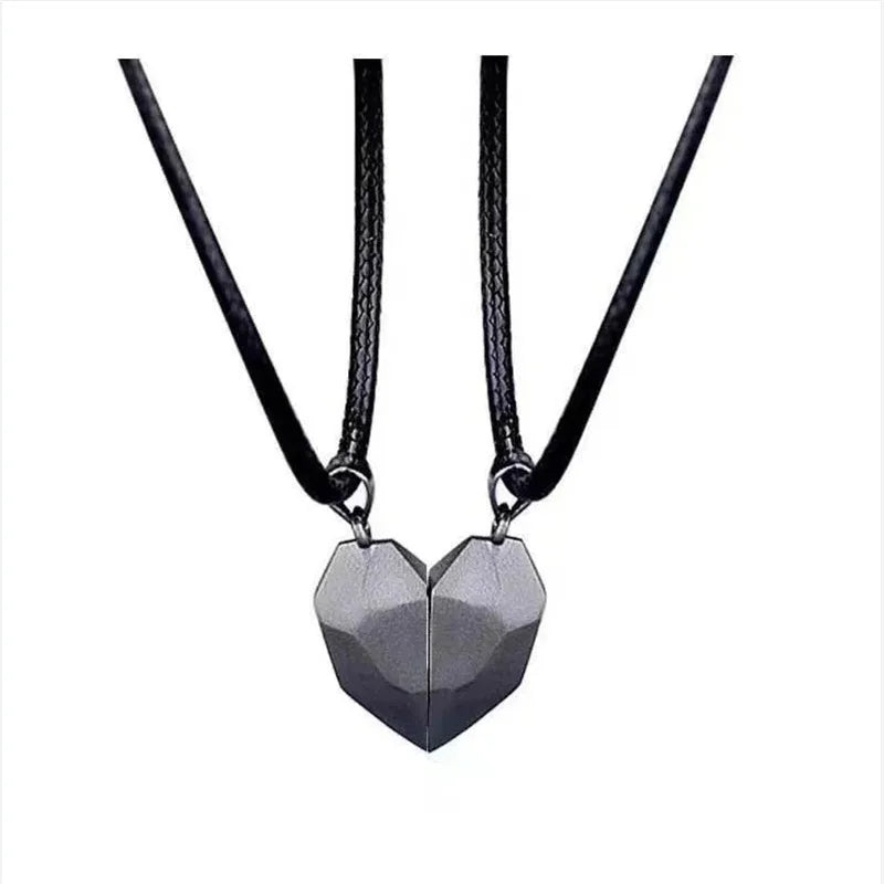 Pareja de collares magneticos de corazón